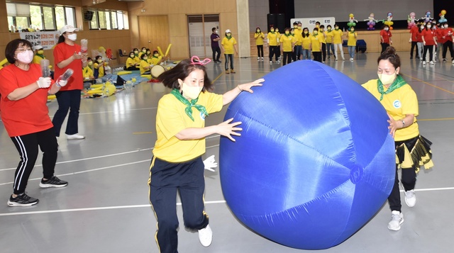 ▲ 영진전문대학교 사회복지과가 재학 중인 성인학습자를 위한 제1회 한마음 체육대회를 열어, 사제 간의 화합을 다지고, 코로나로 지친 심신을 회복하는 계기를 마련했다.ⓒ영진전문대