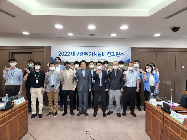 ▲ 행사에서는 경산하양 A-3BL 아파트, 동대구벤처 건물에 시범적용한 기계설비 친환경 기술에 대한 성과와 시사점에 대한 논의, 확대적용 방안 모색을 위해 관련 분야 공사감독 20여명이 토론자로 참석했다.ⓒLH대구경북지역본부