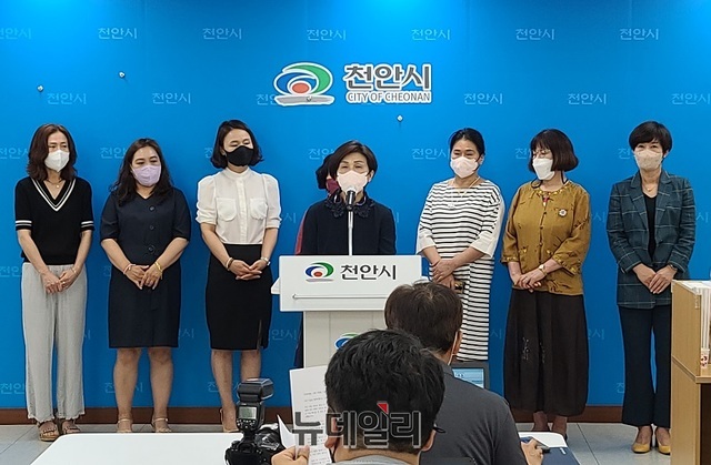 ▲ 고령사회를 이롭게 하는 충남여성연합 기자회견 장면.ⓒ김정원 기자