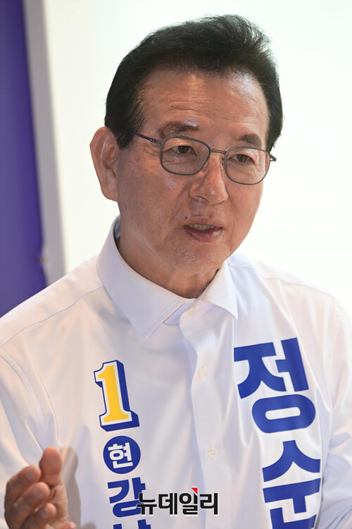 ▲ 정순균 민주당 강남구청장 후보가 24일 자신의 선거사무소에서 뉴데일리와 인터뷰하고 있다. ⓒ강민석 기자