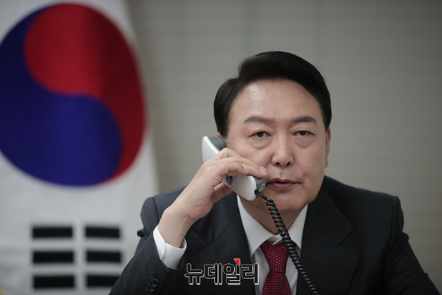 ▲ 윤석열 대통령이 당선인 시절이던 3월11일, 서울 여의도 국민의힘 당사에서 기시다 후미오 일본 총리와 전화통화를 하고 있다. ⓒ뉴데일리DB