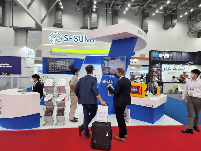 ▲ 엑손모빌, 쉐브론, 쉘 등 이름만 대면 누구나 다 아는 쟁쟁한 기업들의 부스들로 빼곡한 대구세계가스총회 전시장에 당당히 독립 부스를 차린 지역 중소기업이 있어서 화제가 되고 있다.ⓒ대구시