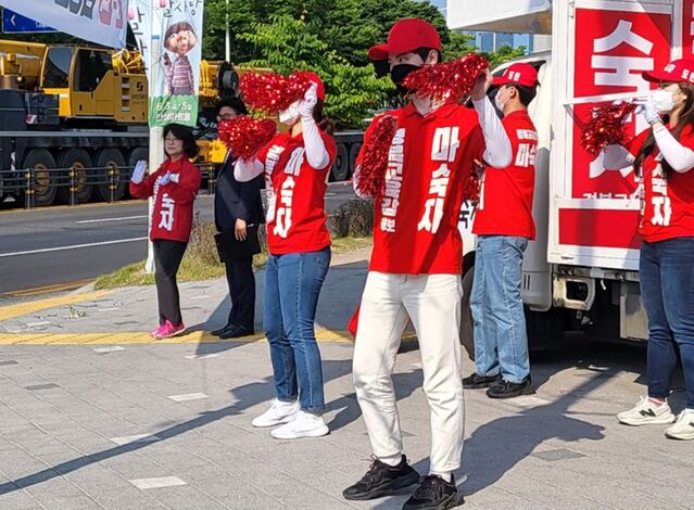 마숙자 경북교육감 후보는 24일 청년유세단과 함께 구미를 방문해 유세활동을 펼쳤다.ⓒ마숙자 후보 선거사무소