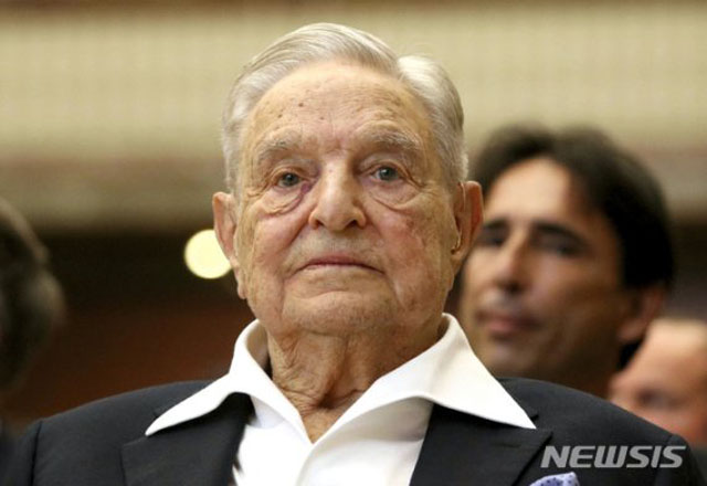 ▲ 투자자 조지 소로스. 퀀텀펀드 설립자 겸 회장이다. 소위 '리버럴' 성향으로 알려졌다. ⓒ뉴시스 AP. 무단전재 및 재배포 금지.