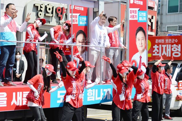▲ 김영환 국민의힘 충북지사 후보가 26일 보은군과 증평군 지역에서 출마 후보들과 합동유세를 벌였다.ⓒ김영환 후보 선거 캠프