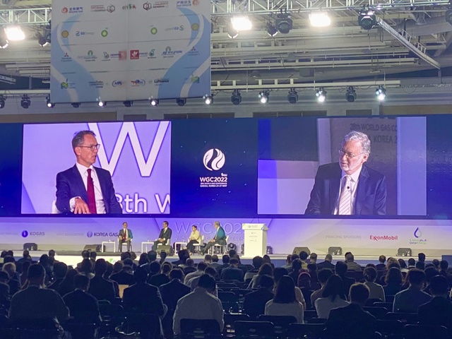 ▲ 5월 26일 오전 9시 30분 엑스코 컨벤션홀에서는 ‘아시아의 가스산업, 탄소중립을 위한 길인가 아니면 위협인가?’를 주제로 옥스퍼드 에너지 연구소 조나단 스턴 교수의 좌장 아래 얄란 리 베이징가스그룹 대표이사, SK E&S 유정준 부회장, 재임스 라칼 세계 LPG 협회장의 기조발표가 이어졌다.ⓒ대구시