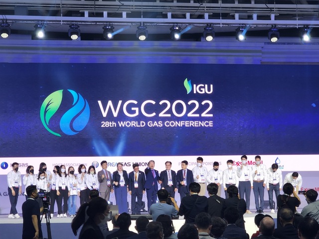 ▲ ‘2022세계가스총회’가 27일 대구 엑스코에서 차기 총회 개최국인 중국에 국제가스연맹 회장직을 넘겨주는 폐막식을 끝으로 5일간의 대장정을 마무리했다.ⓒ대구시