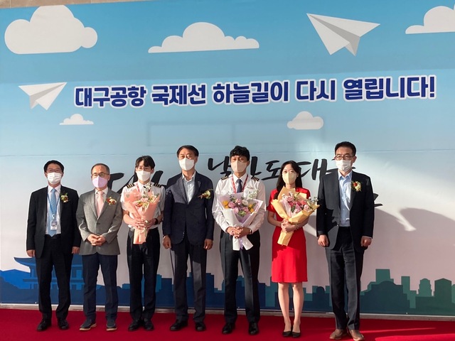 ▲ 대구국제공항 국제선이 2020년 2월 코로나19 발생으로 중단된 지 2년 3개월 만에 지난 28일 베트남 다낭행 노선으로 재개됐다.ⓒ대구시