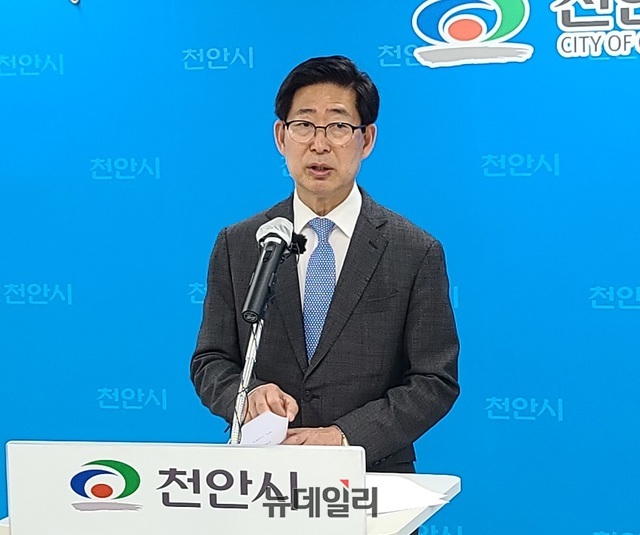 ▲ 양승조 충남도지사 후보가 투표 이틀을 앞둔 30일 천안시청 브리핑룸에서 도민들에게 지지를 호소하는 기자회견을 갖고 있다.ⓒ김정원 기자