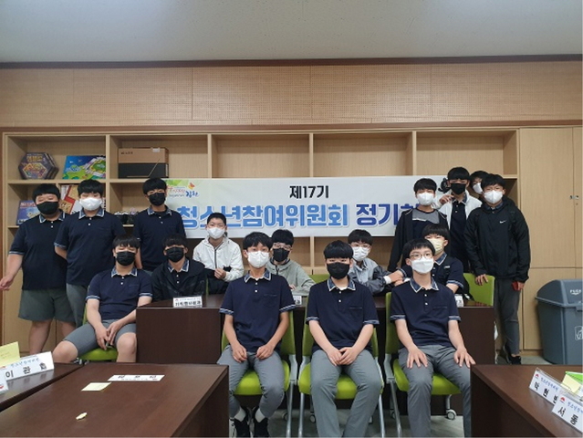 ▲ 김천시청소년문화의집에서는 지난 30일 ‘제17기 청소년참여위원회’ 5월 정기회의를 개최했다.ⓒ김천시