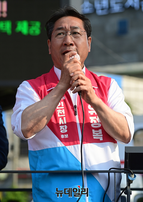 ▲ 유정복 국민의힘 인천시장 후보가 22일 오후 인천 동구 송림오거리에서 열린 김찬진 인천동구청장 지원유세에서 지지호소를 하고 있다. 이날 유세엔 안철수 분당갑 국회의원 후보가 지원 유세에 나섰다.ⓒ정상윤 기자