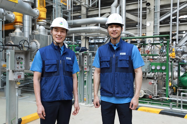 ▲ 현장에서 친환경 소재로 제작된 근무복 조끼 착용한 모습. ⓒGS건설