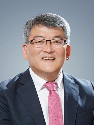 ▲ 김학동 예천군수 당선인은 1일 당선 소감문을 통해  “700여 공직자들과 함께 군민들을 잘 섬기고 지역을 발전시키기 위해 신명을 바쳐 열심히 일하겠다”고 말했다.ⓒ김학동 군수 당선인