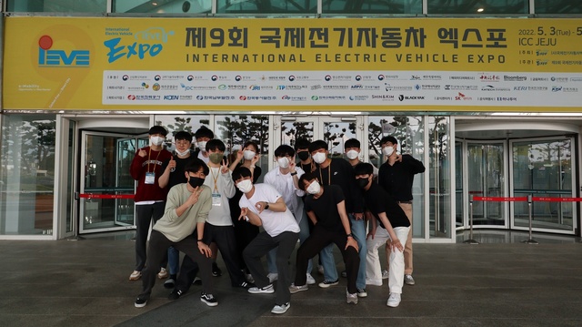 ▲ 계명대(총장 신일희) 학생들이 ‘국제대학생 EV 자율주행 경진대회’에서 금상(세계전기차협의회 회장상) 및 동상, 장려상(국제전기자동차엑스포 조직위원장상) 등 참가팀 4팀 전원 수상하여, 지능형자동차 부문에 우수한 기술력을 다시 한번 입증했다.ⓒ계명대