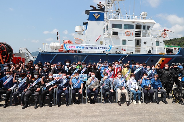 ▲ 울진군은 지난 3일 오전 후포항 내 부두 일원에서 ‘제27회 바다의 날’ 기념 행사를 개최했다.ⓒ울진군