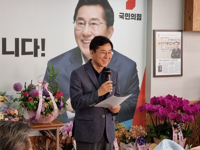 ▲ 박경귀 충남 아산시장 당선인이 4일 선거 캠프 해단식에서 인사말을 하고 있다.ⓒ박경귀 아산시장 당선인 사무실