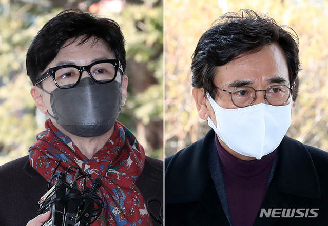 ▲ 한동훈(왼쪽사진) 법무부 장관(당시 사법연수원 부원장)과 유시민 전 노무현재단 이사장이 지난 1월27일 오후 서울 마포구 서부지법에서 열린 명예훼손 혐의 3차공판에 출석하고 있다. ⓒ뉴시스