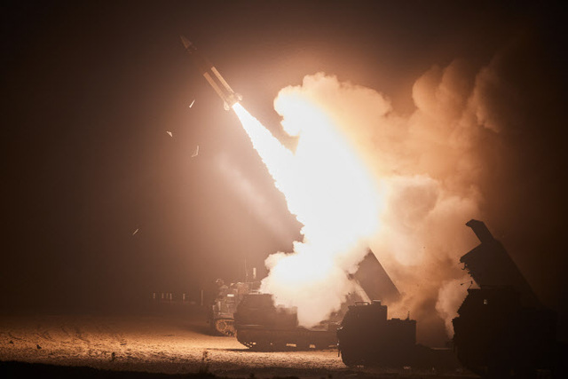 한미가 6일 새벽 발사한 지대지 미사일 에이태큼스(ATACMS). ⓒ연합뉴스