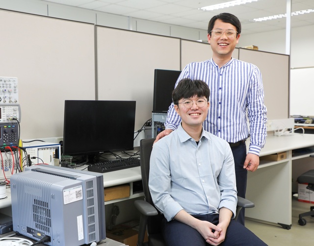▲ (위에서 부터)이정협 전기전자컴퓨터공학과 교수 및 이세환 박사.ⓒDGIST