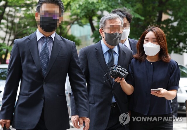 ▲ 디스커버리자산운용 장하원 대표가 8일 오전 서울 남부지방법원에서 열린 영장실질심사에 출석하고 있다. ⓒ연합뉴스