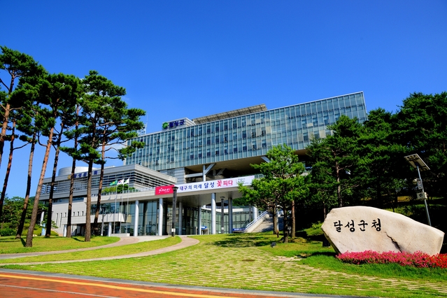 ▲ 달성군은 장지에 인접한 송해기념관 앞에 임시분향소를 설치해 6월 9일 밤부터 조문객들을 맞이할 예정이다.ⓒ달성군