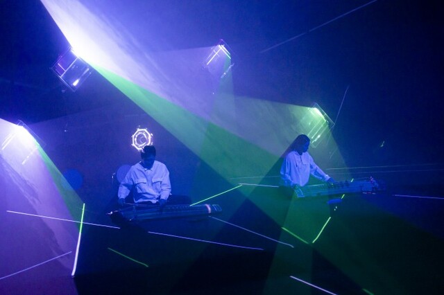 ▲ 8일 '여우락 페스티벌' 기자간담회에서 열린 사전 쇼케이스에서 무토(MUTO) 박우재·황진아의 연주 모습.ⓒ국립극장