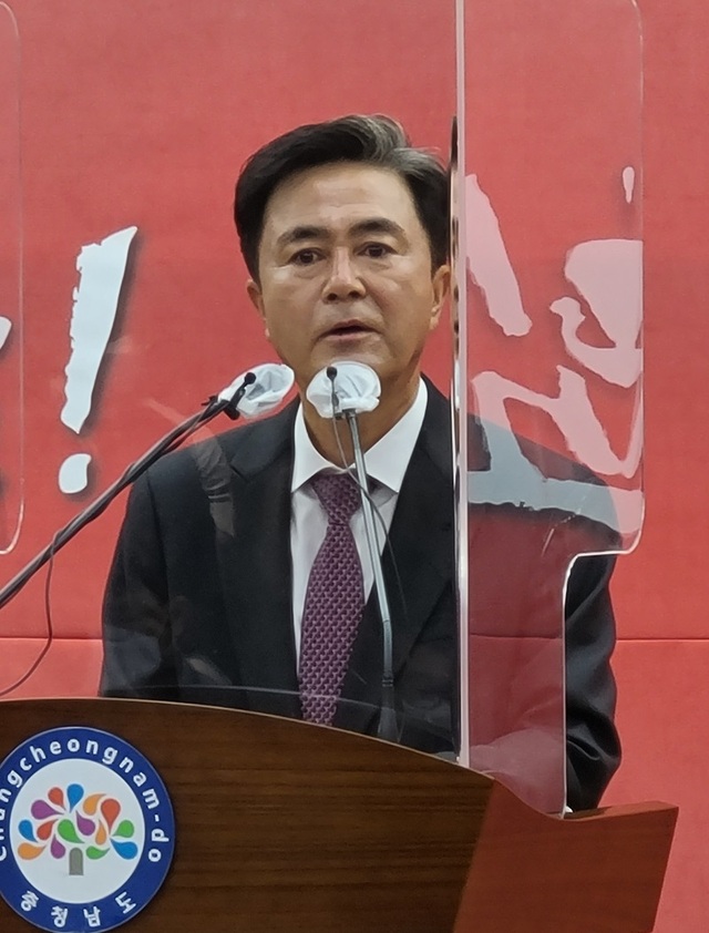 ▲ 김태흠 충남도지사 당선인이 9일 충남도청 브리핑룸에서 기자회견을 갖고 있다. ⓒ김정원 기자