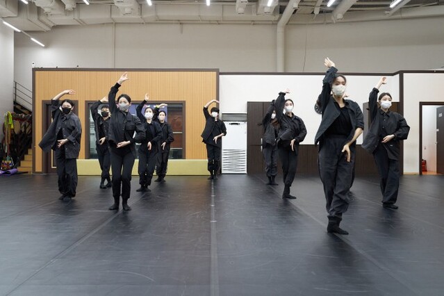 ▲ 무용작 '작두에 서다' 연습 모습.ⓒ국립정동극장