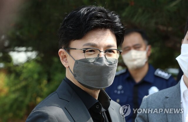 ▲ 한동훈 법무부 장관이 10일 청주교도소를 방문해 기자들의 질문에 답하고 있다. ⓒ연합뉴스