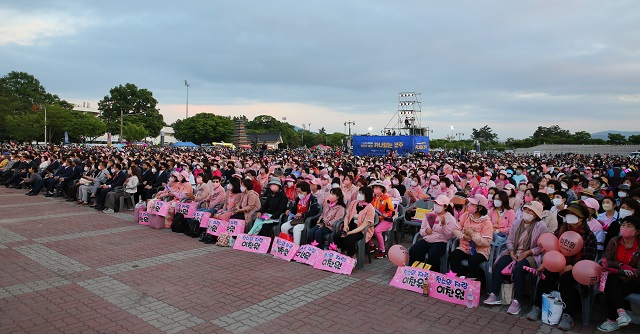 ▲ 제15회 경주시민의 날 기념식이 시민 4천여 명의 참여 속에 성황리에 진행되고 있다.ⓒ경주시