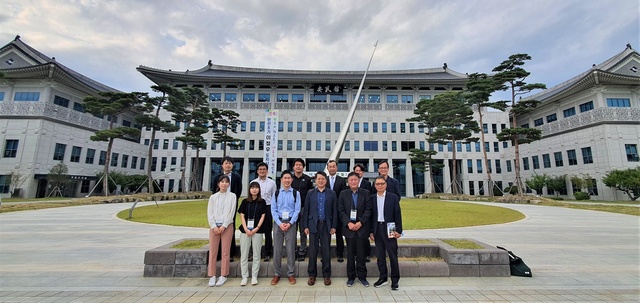 ▲ 경상북도는 지난 9일부터 10일까지 CLAIR(일본자치체 국제화협회) 및 지자체 파견 일본공무원 9명을 초청해 도의 주요시책과 문화관광을 소개하는 ‘주한 일본공무원 초청 팸투어’를 진행했다.ⓒ경북도