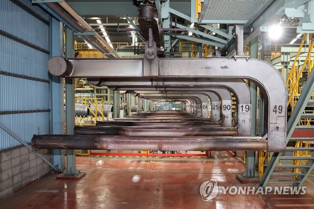 ▲ 포스코 포항제철소 내 선재 운반 설비가 멈춰있는 모습. 
ⓒ연합뉴스