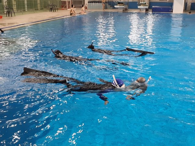 ▲ 충북학생수영장에서 지난해 8월 초·중학생 프리다이빙 교실 운영 모습.ⓒ충북교육청