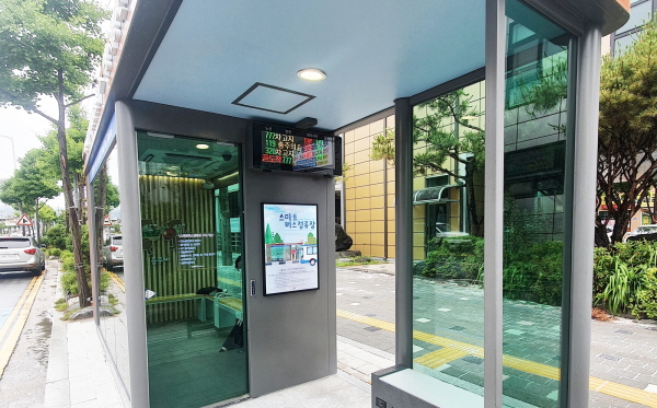 ▲ 충주시가 폭염·한파에도 걱정없는 ‘스마트버스정류장’을 설치했다.ⓒ충주시