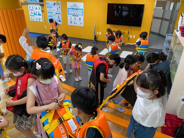 ▲ 학생들이 물놀이 안전교육에 참여하고 있다.ⓒ세종교육청