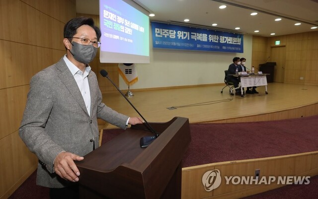 ▲ 더불어민주당 강병원 의원이 15일 오전 서울 여의도 국회 의원회관에서 열린 민주당 위기 극복을 위한 평가토론회에서 인사말을 하고 있다.ⓒ연합뉴스