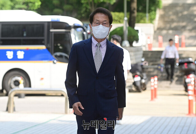▲ 해직교사 부정 채용 의혹을 받고 있는 조희연 서울시교육감이 지난 3일 오전 서울 서초구 서울중앙지법에서 열린 재판에 출석하고 있다. ⓒ정상윤 기자.