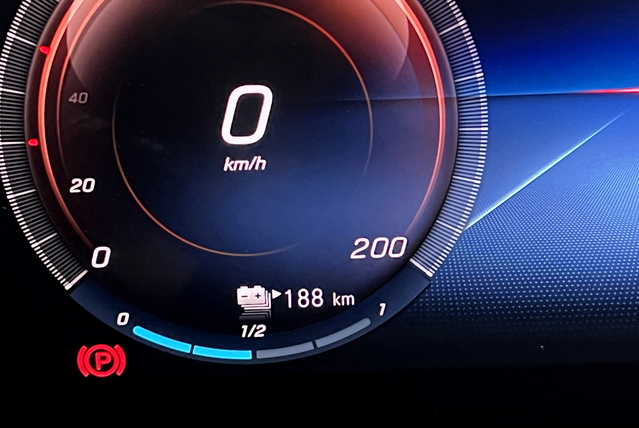 ▲ 시승 후 남은거리는 329km에서 188km로 감소했다. ⓒ김재홍 기자