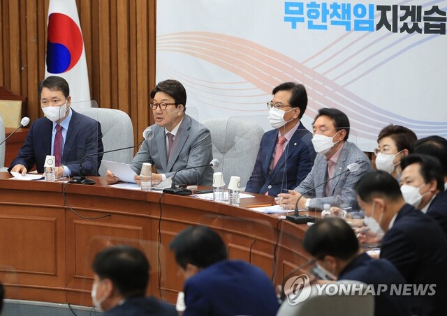 ▲ 민의힘 권성동 원내대표가 17일 오전 국회에서 열린 원내대책회의에서 발언하고 있다. ⓒ연합뉴스(사진=국회사진기자단)