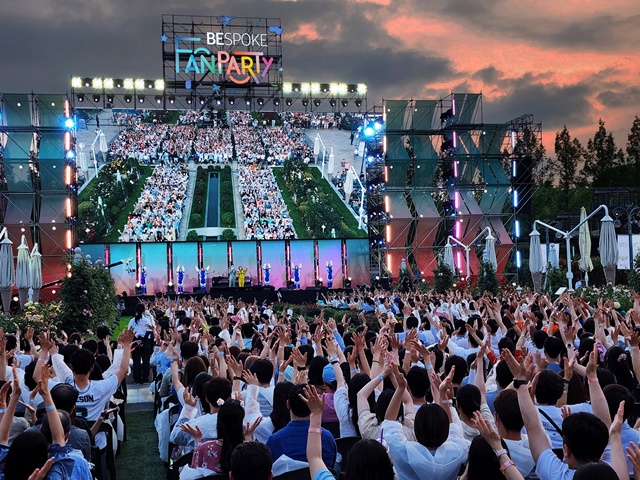 ▲ 용인 에버랜드에서 펼쳐진 ‘비스포크 팬파티’ 무대 전경. ⓒ삼성전자