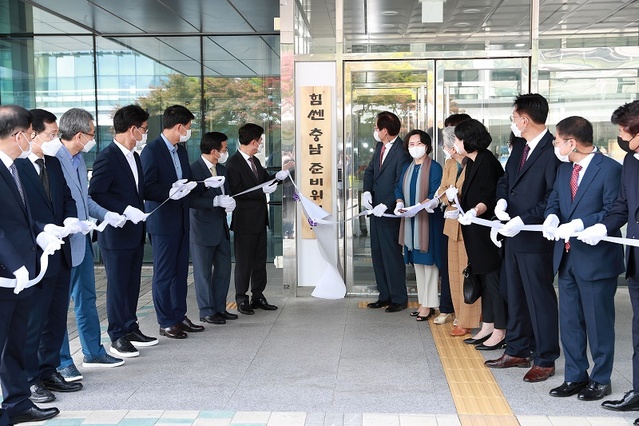 ▲ 지난 9일 충남도청 별관에서 열린 김태흠 충남도지사 당선인 준비위원회 현판식 장면.ⓒ김태흠 충남도지사 당선인 사무실