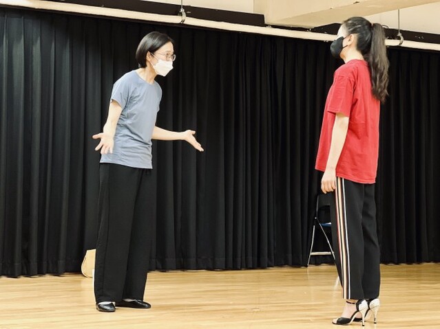 ▲ 연극 '잔인하게, 부드럽게' 연습 장면.ⓒ극단 코끼리만보