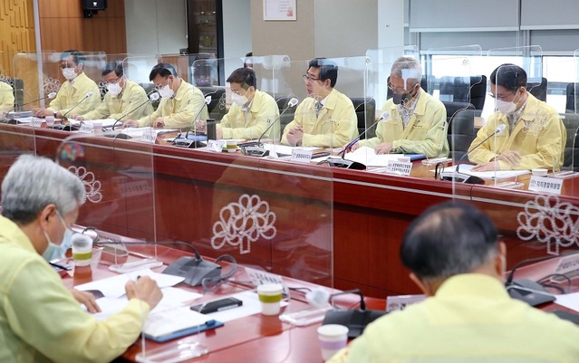 ▲ 양승조 충남도지사가 20일 도청에서 실국원장회의를 주재하고 있다.ⓒ충남도