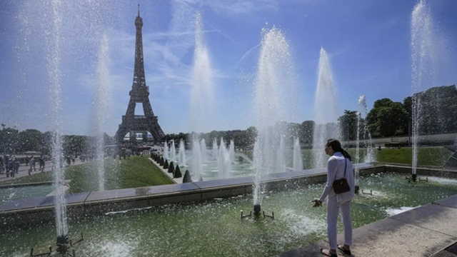 ▲ 6월 폭염 속의 프랑스 파리 모습. ⓒ뉴시스 AP. 무단전재 및 재배포 금지.