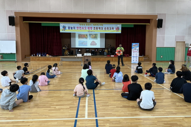 ▲ 예천군은 여름철 어린이 물놀이 안전사고 예방을 위해 ‘2022년 물놀이 안전사고 예방 순회 교육’을 예천군 관내 초등학교를 대상으로 추진한다.ⓒ예천군