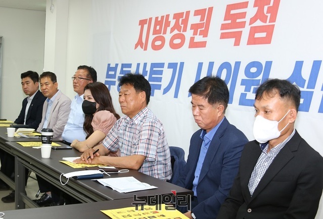 ▲ 국민의힘 세종시의원 당선인들이 21일 오후 국민의힘 세종시당에서 세종시기자협회와 간담회를 갖고 국가균형발전 등 지역 현안을 논의하고 있다.ⓒ이길표 기자