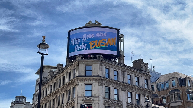 ▲ LG가 운영하고 있는 영국 런던 피카딜리 전광판에 '2030 부산세계박람회' 유치를 위한 홍보영상이 송출되고 있는 모습 ⓒLG