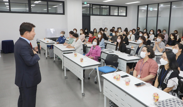 ▲ 권영진 대구시장은 6월 21일 대구미래여성아카데미 개강식에 참석해 수강생들을 격려했다.ⓒ대구시