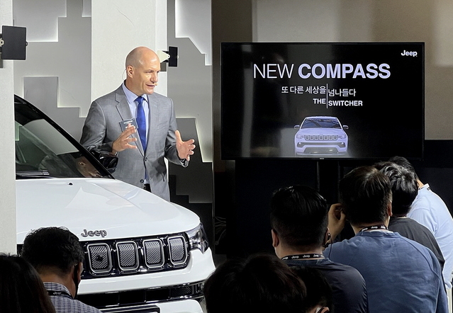 ▲ 제이크 아우만 스텔란티스코리아 사장이 발표하는 모습. 
 ⓒ김재홍 기자