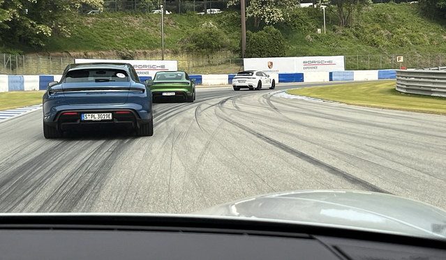 ▲ 타이칸 터보로 서킷을 도는 모습. ⓒ김재홍 기자